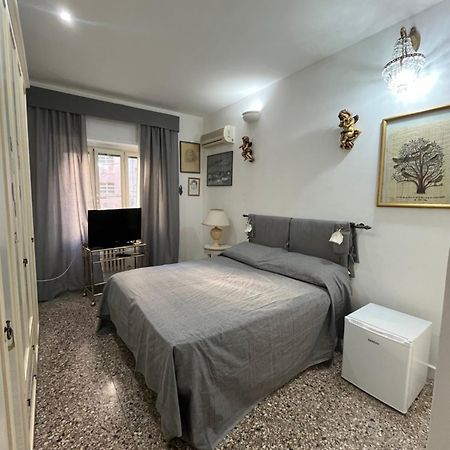 Stanza Con Ottima Posizione Hotel Roma Exterior foto